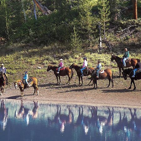 ווסט ילוסטון Parade Rest Ranch מראה חיצוני תמונה