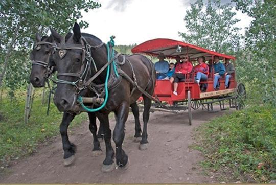 ווסט ילוסטון Parade Rest Ranch מראה חיצוני תמונה