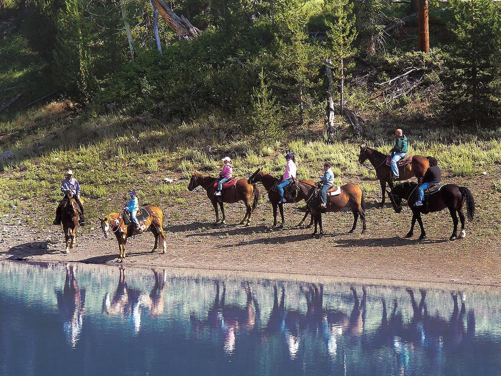 ווסט ילוסטון Parade Rest Ranch מראה חיצוני תמונה